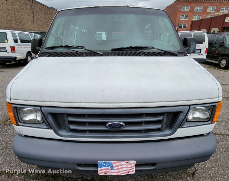 image for item IF9761 2006 Ford E350  van