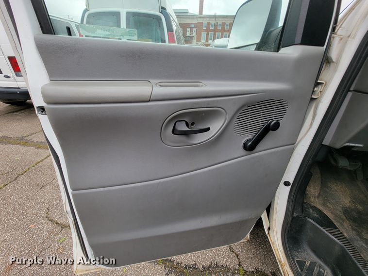 image for item IF9761 2006 Ford E350  van