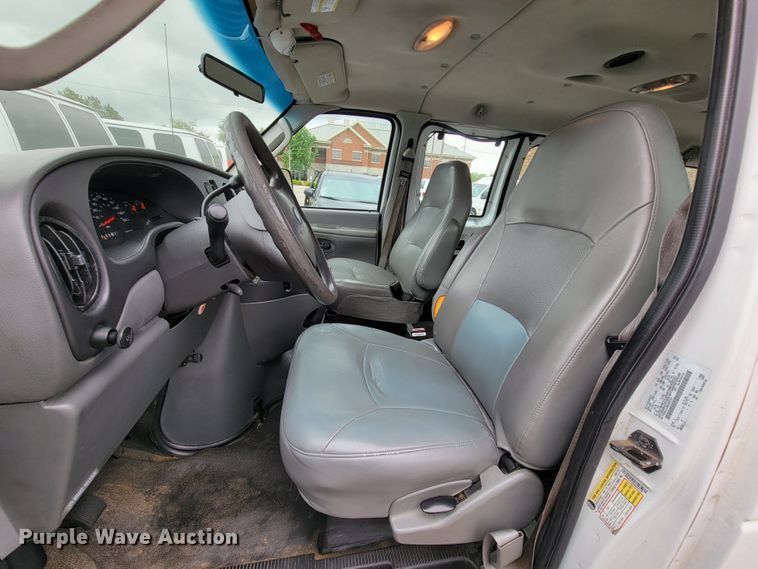 image for item IF9761 2006 Ford E350  van