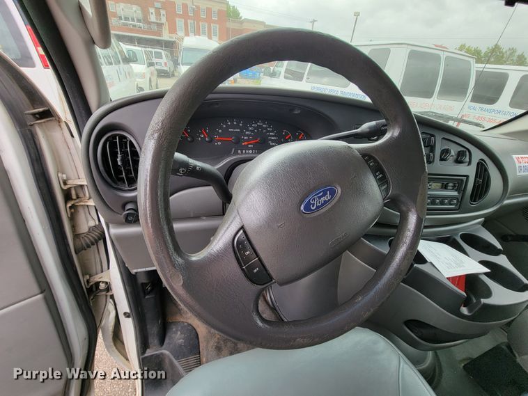 image for item IF9761 2006 Ford E350  van