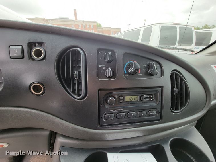 image for item IF9761 2006 Ford E350  van