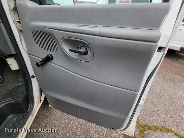 image for item IF9761 2006 Ford E350  van