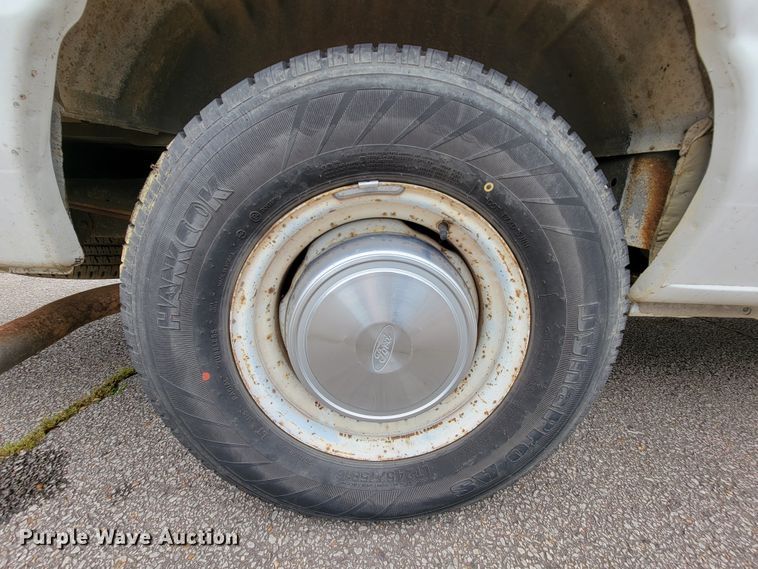 image for item IF9761 2006 Ford E350  van