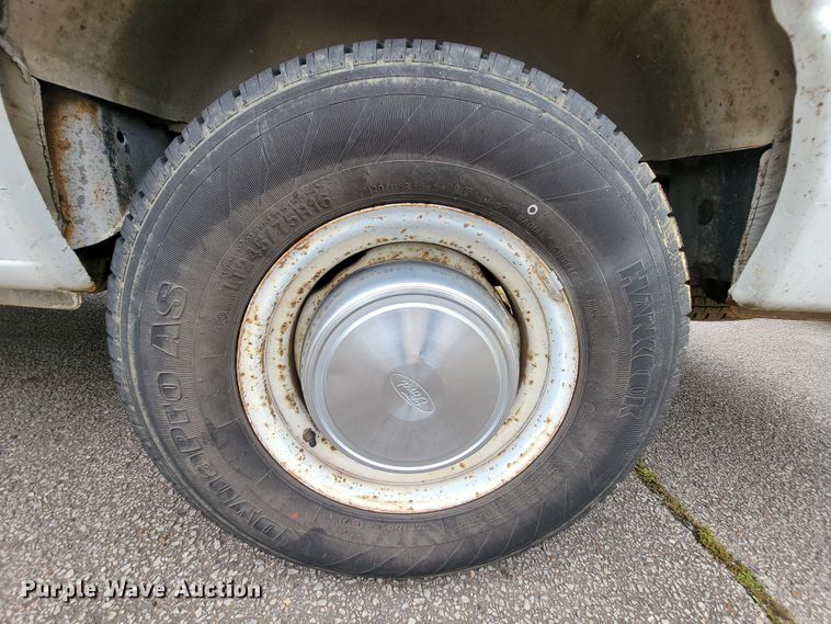 image for item IF9761 2006 Ford E350  van