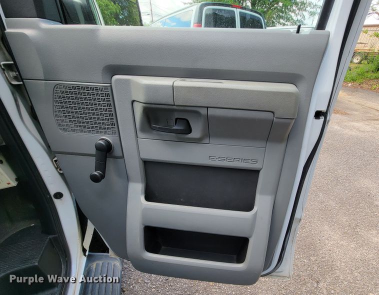 image for item IF9764 2014 Ford E350  van