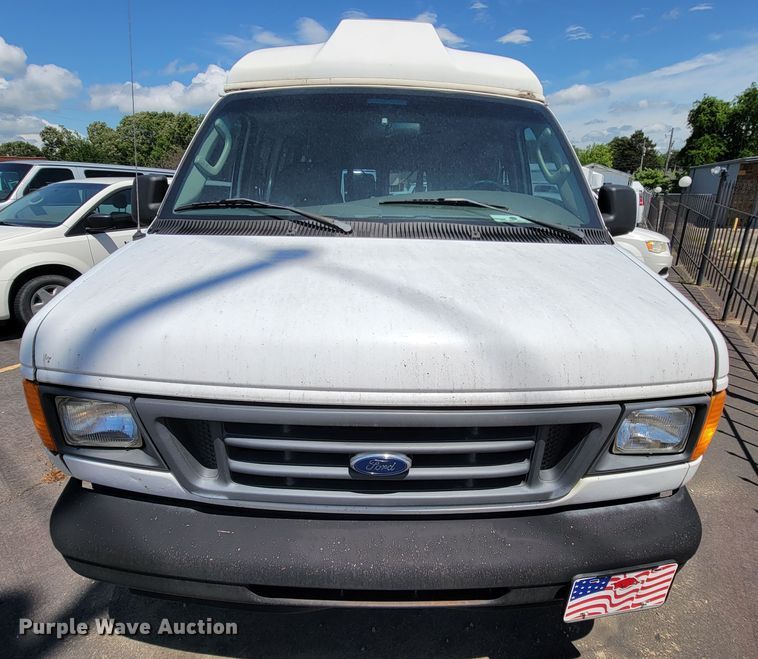 image for item IF9765 2005 Ford E350  handicap accessible van