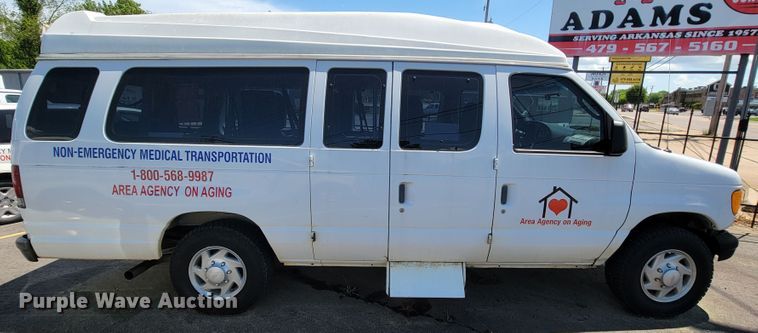 image for item IF9765 2005 Ford E350  handicap accessible van