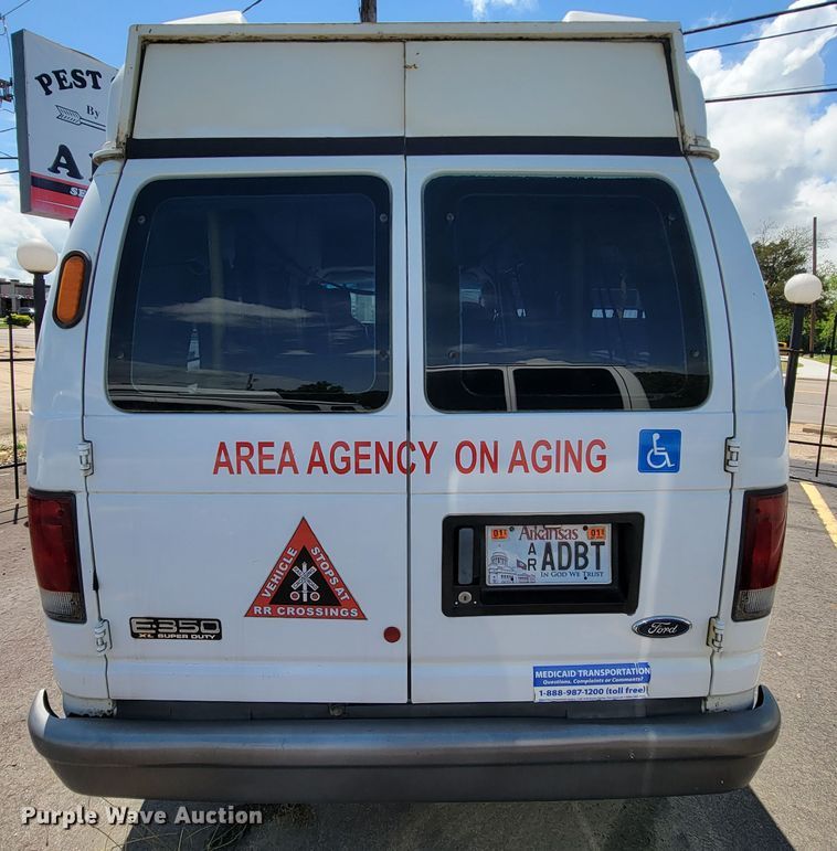 image for item IF9765 2005 Ford E350  handicap accessible van