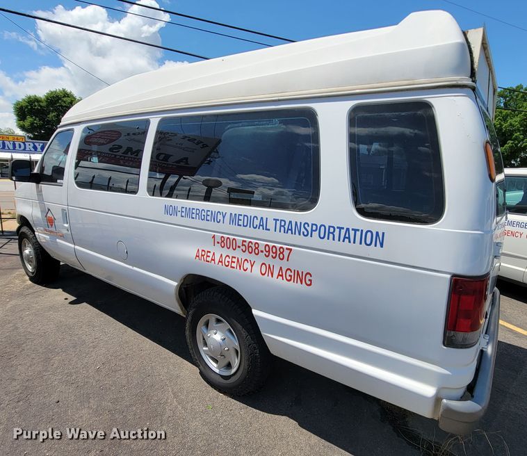 image for item IF9765 2005 Ford E350  handicap accessible van