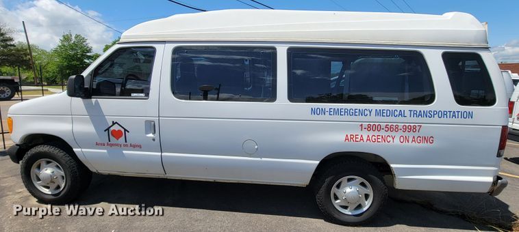 image for item IF9765 2005 Ford E350  handicap accessible van