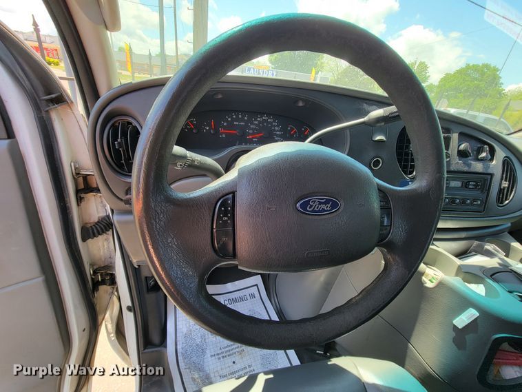 image for item IF9765 2005 Ford E350  handicap accessible van