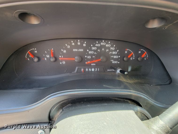 image for item IF9765 2005 Ford E350  handicap accessible van