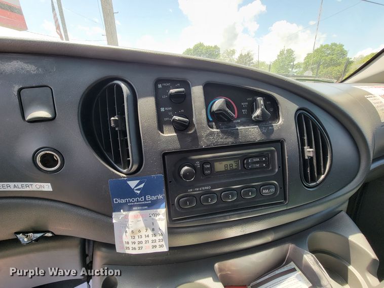 image for item IF9765 2005 Ford E350  handicap accessible van
