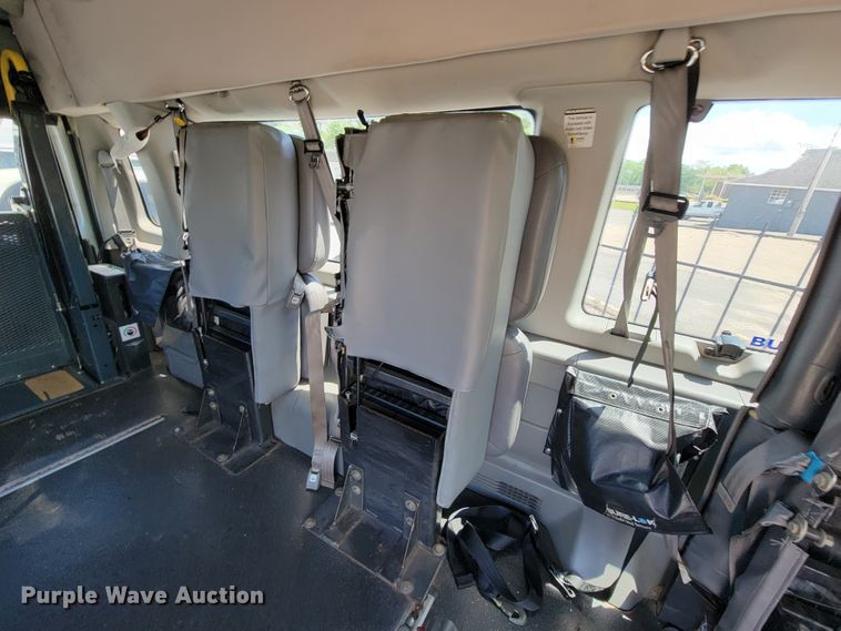 image for item IF9765 2005 Ford E350  handicap accessible van