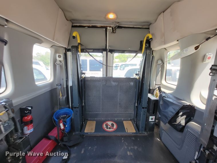 image for item IF9765 2005 Ford E350  handicap accessible van