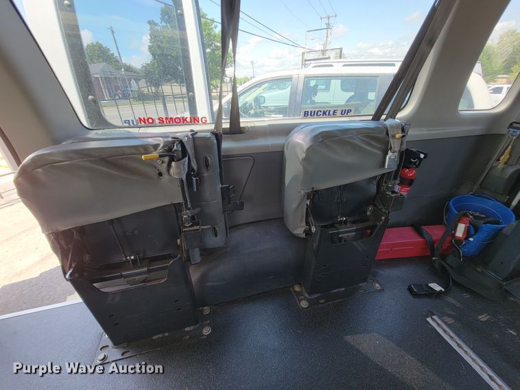 image for item IF9765 2005 Ford E350  handicap accessible van