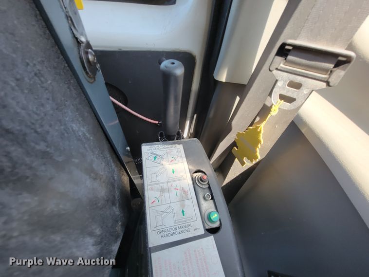 image for item IF9765 2005 Ford E350  handicap accessible van