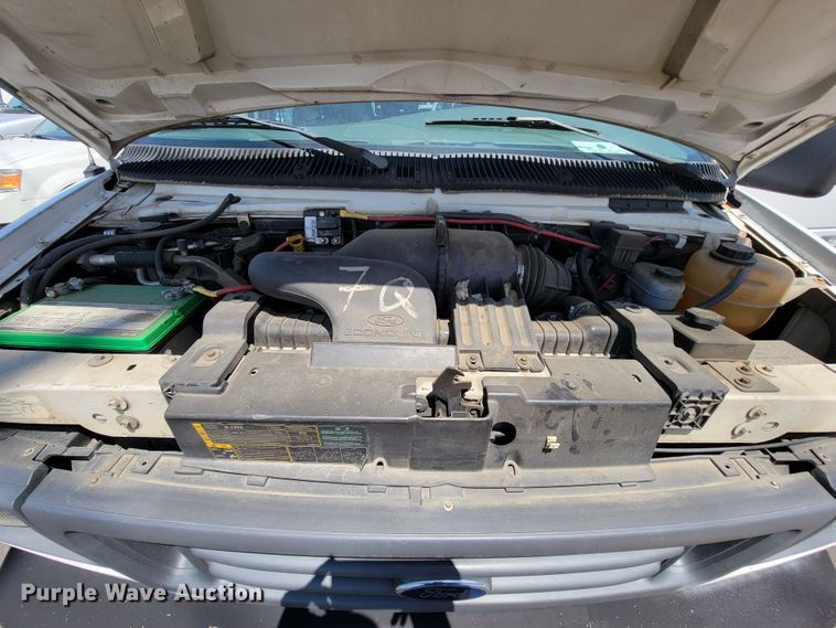 image for item IF9765 2005 Ford E350  handicap accessible van