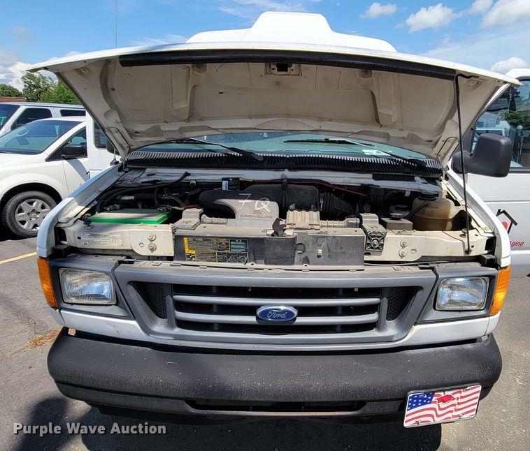 image for item IF9765 2005 Ford E350  handicap accessible van