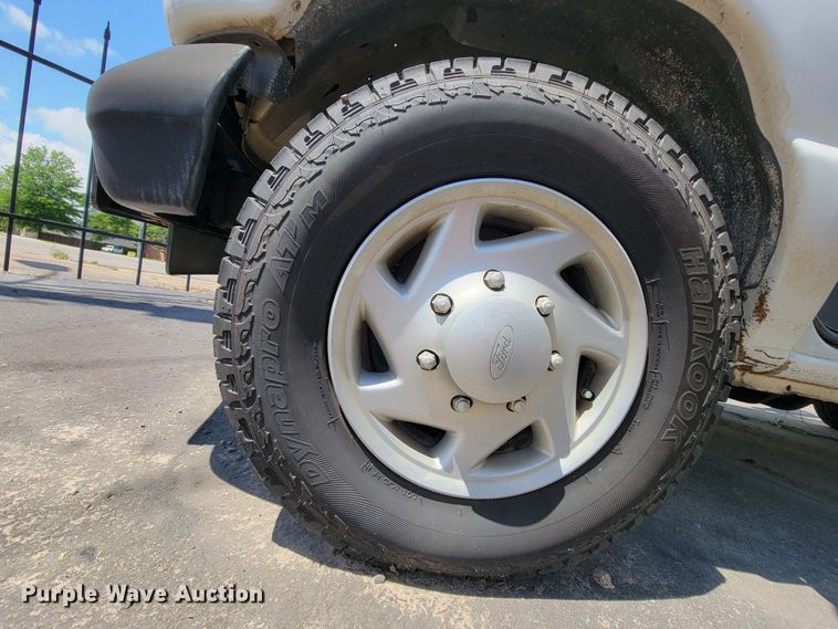 image for item IF9765 2005 Ford E350  handicap accessible van