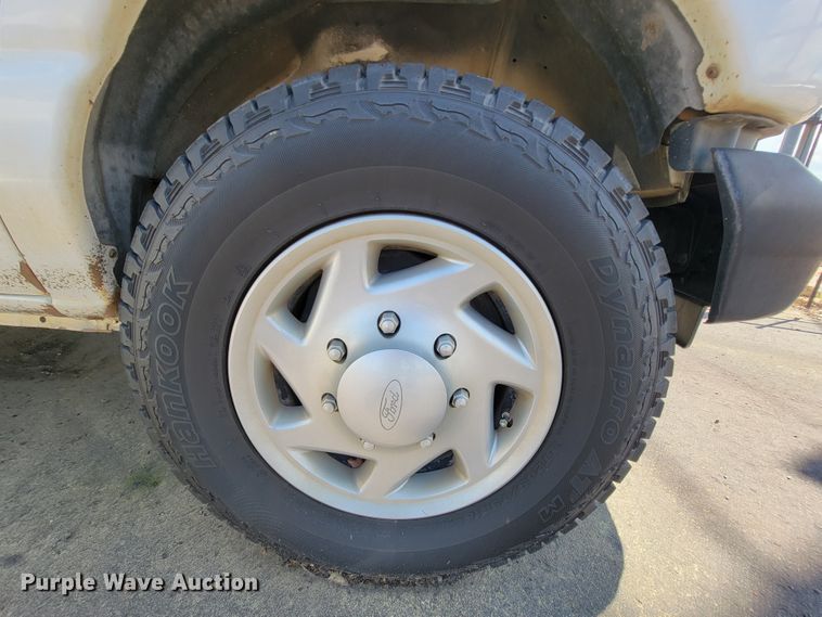 image for item IF9765 2005 Ford E350  handicap accessible van