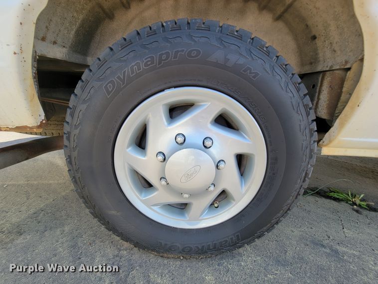 image for item IF9765 2005 Ford E350  handicap accessible van