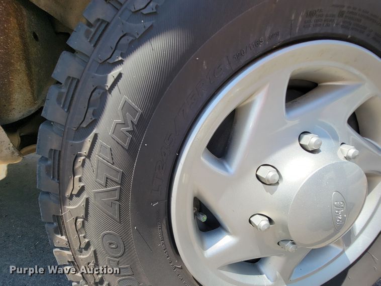 image for item IF9765 2005 Ford E350  handicap accessible van