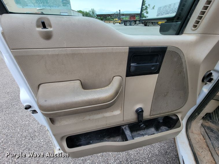 image for item IF9775 2005 Ford F150  pickup truck