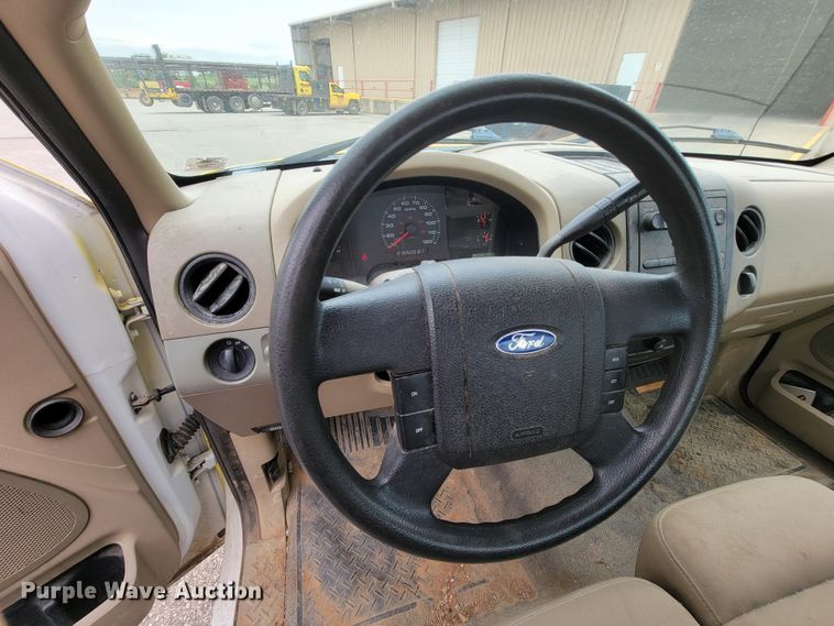 image for item IF9775 2005 Ford F150  pickup truck