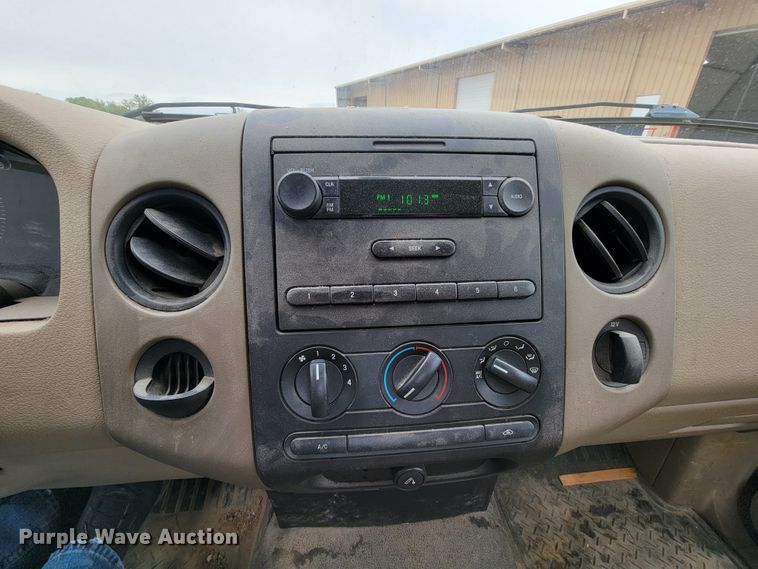 image for item IF9775 2005 Ford F150  pickup truck