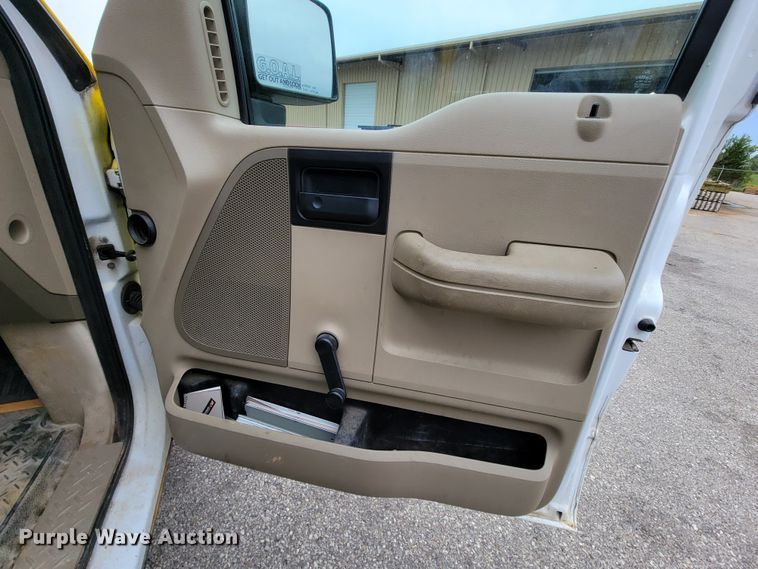 image for item IF9775 2005 Ford F150  pickup truck