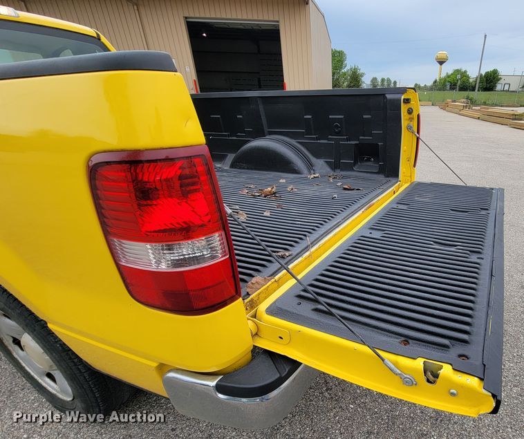 image for item IF9775 2005 Ford F150  pickup truck