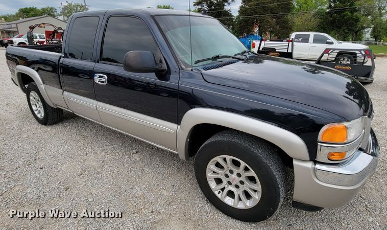 image for item IF9777 2006 GMC Sierra 1500  Ext. Cab pickup truck