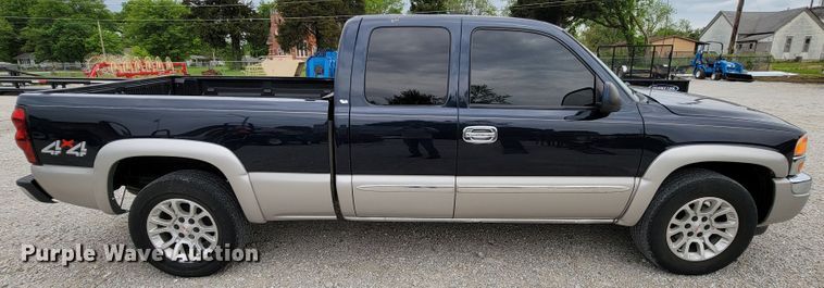 image for item IF9777 2006 GMC Sierra 1500  Ext. Cab pickup truck