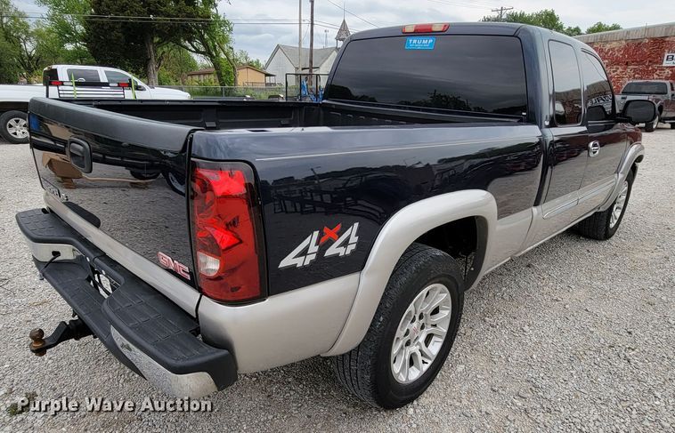 image for item IF9777 2006 GMC Sierra 1500  Ext. Cab pickup truck