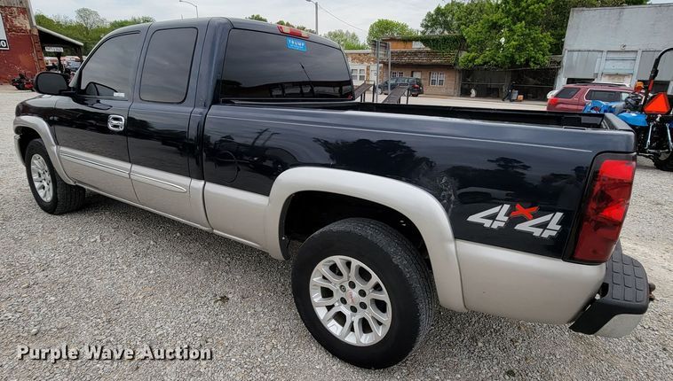 image for item IF9777 2006 GMC Sierra 1500  Ext. Cab pickup truck