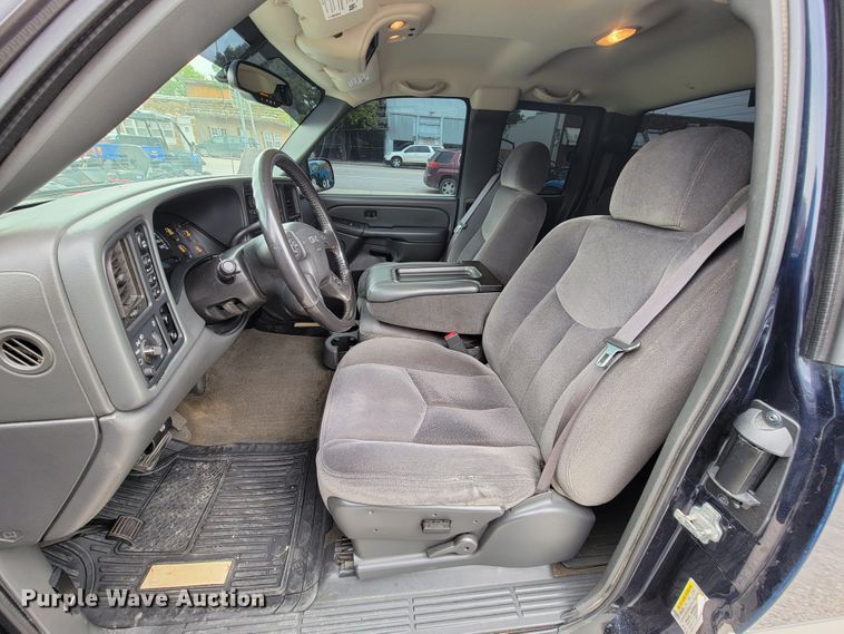 image for item IF9777 2006 GMC Sierra 1500  Ext. Cab pickup truck