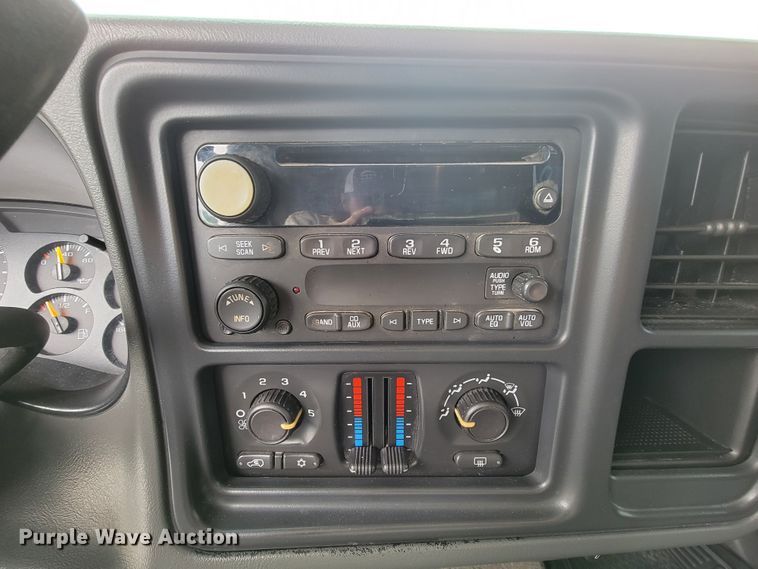 image for item IF9777 2006 GMC Sierra 1500  Ext. Cab pickup truck