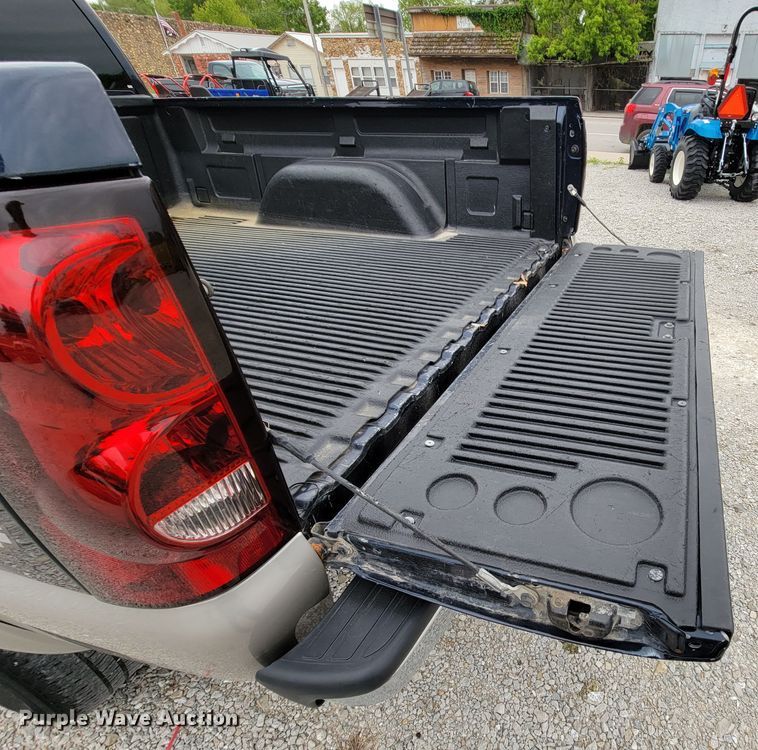 image for item IF9777 2006 GMC Sierra 1500  Ext. Cab pickup truck