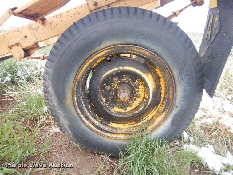 image for item IH9270 1993 shop built reel trailer