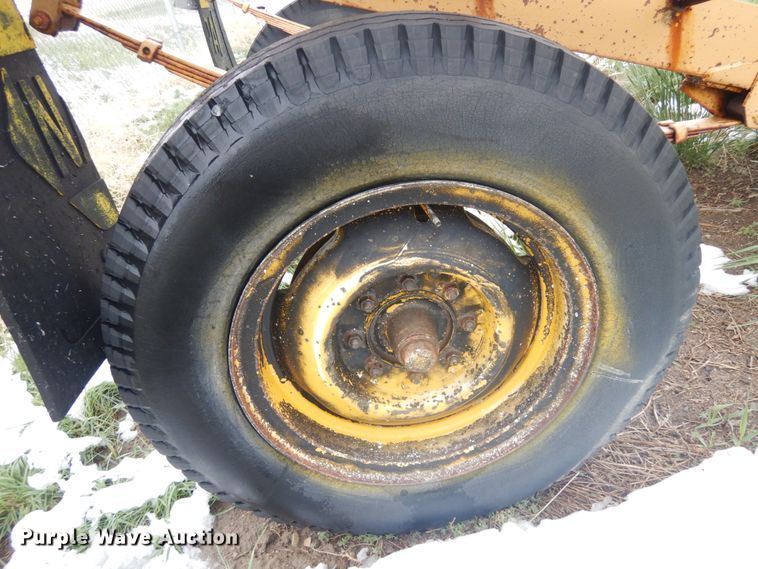 image for item IH9270 1993 shop built reel trailer