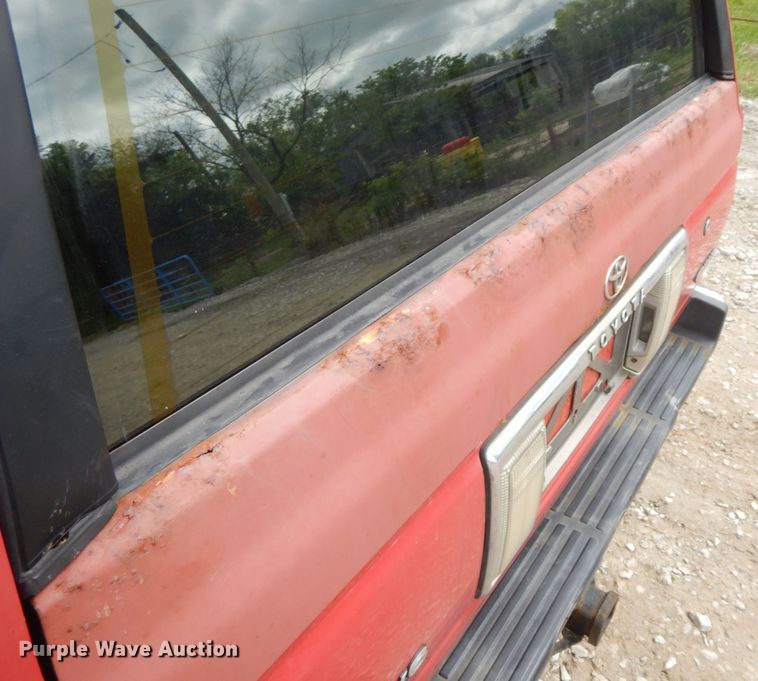 image for item IL9307 1993 Toyota 4Runner SR5  SUV