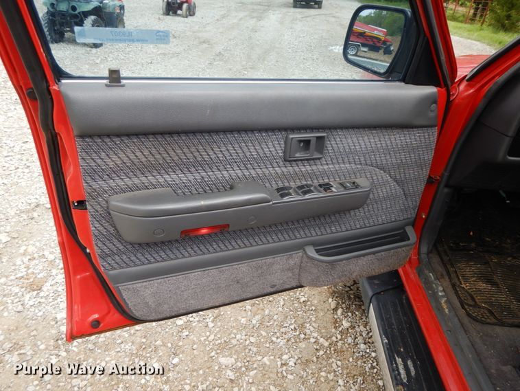 image for item IL9307 1993 Toyota 4Runner SR5  SUV