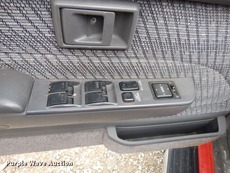 image for item IL9307 1993 Toyota 4Runner SR5  SUV