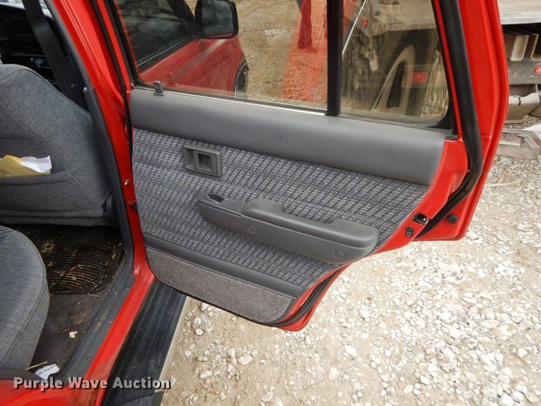 image for item IL9307 1993 Toyota 4Runner SR5  SUV