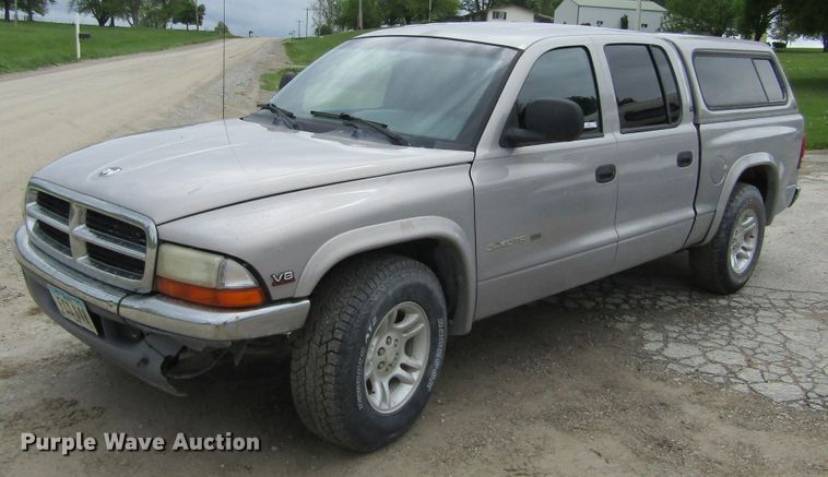 image for item IL9397 2000 Dodge Dakota SLT  Quad Cab pickup truck