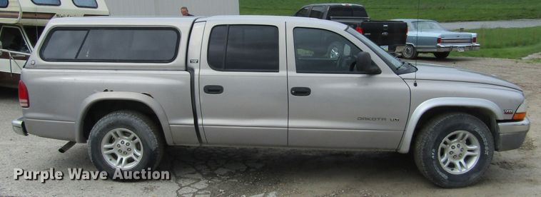 image for item IL9397 2000 Dodge Dakota SLT  Quad Cab pickup truck