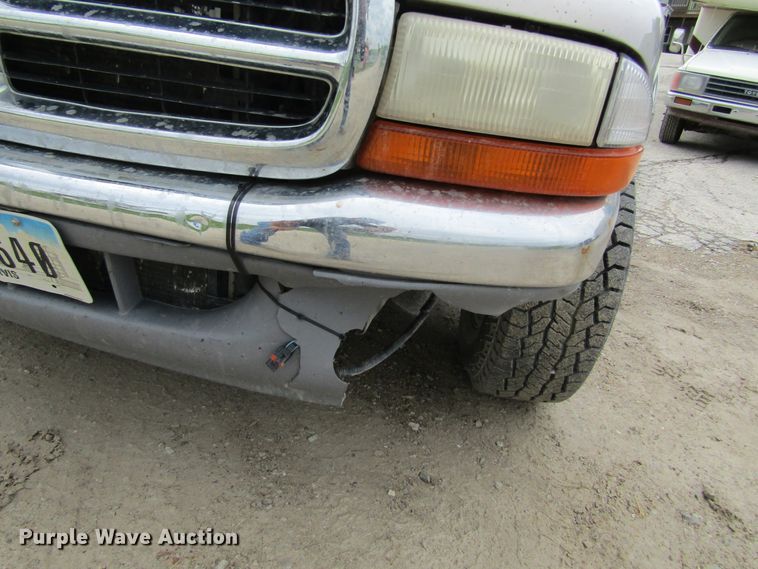 image for item IL9397 2000 Dodge Dakota SLT  Quad Cab pickup truck