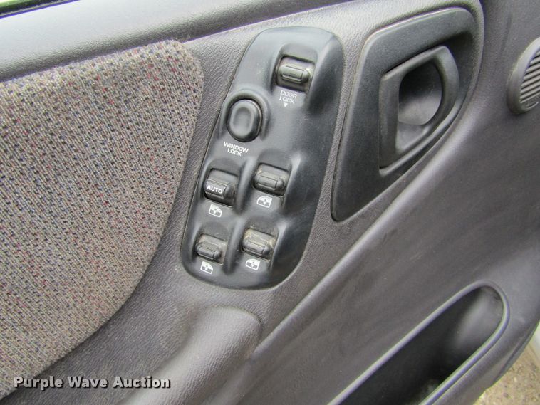 image for item IL9397 2000 Dodge Dakota SLT  Quad Cab pickup truck