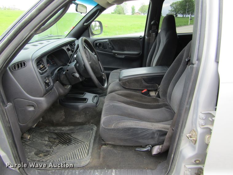 image for item IL9397 2000 Dodge Dakota SLT  Quad Cab pickup truck